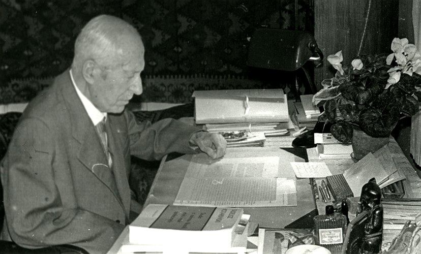 Tadeusz Czeżowski przy pracy