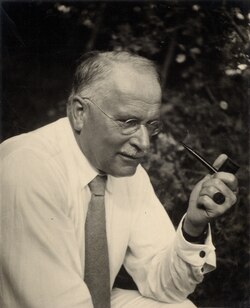 Carl Gustav Jung z fajką – portret