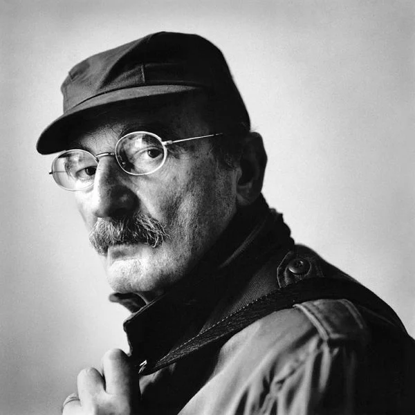 Sławomir Mrożek – portret pisarza i dramatopisarza, twórcy Tanga
