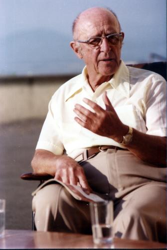 Carl Rogers podczas pracy terapeutycznej