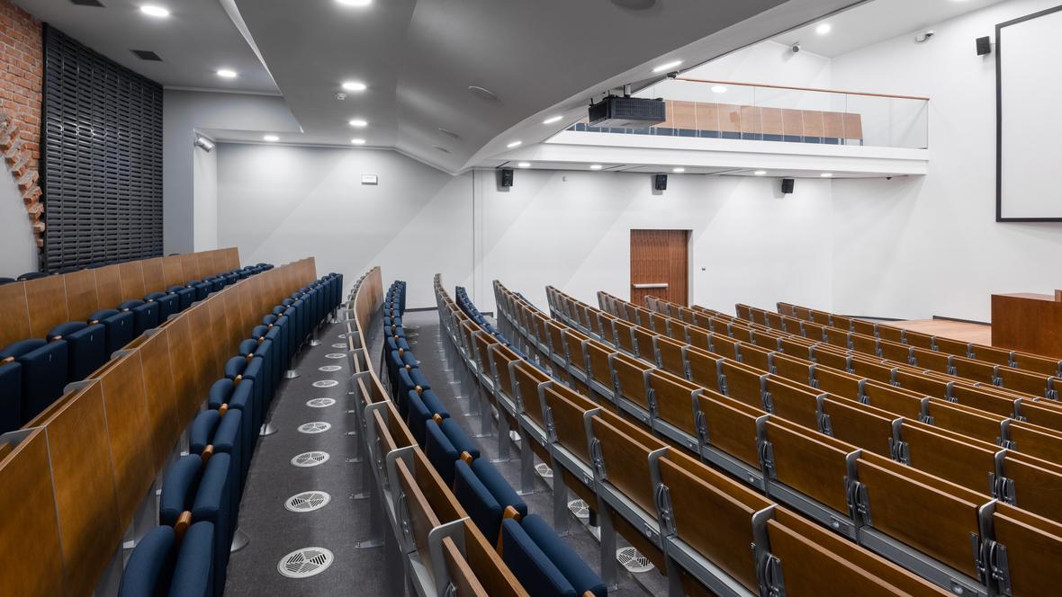 Studia psychologiczne – sala wykładowa, notatki, podręczniki. Czego naprawdę uczą się studenci psychologii?